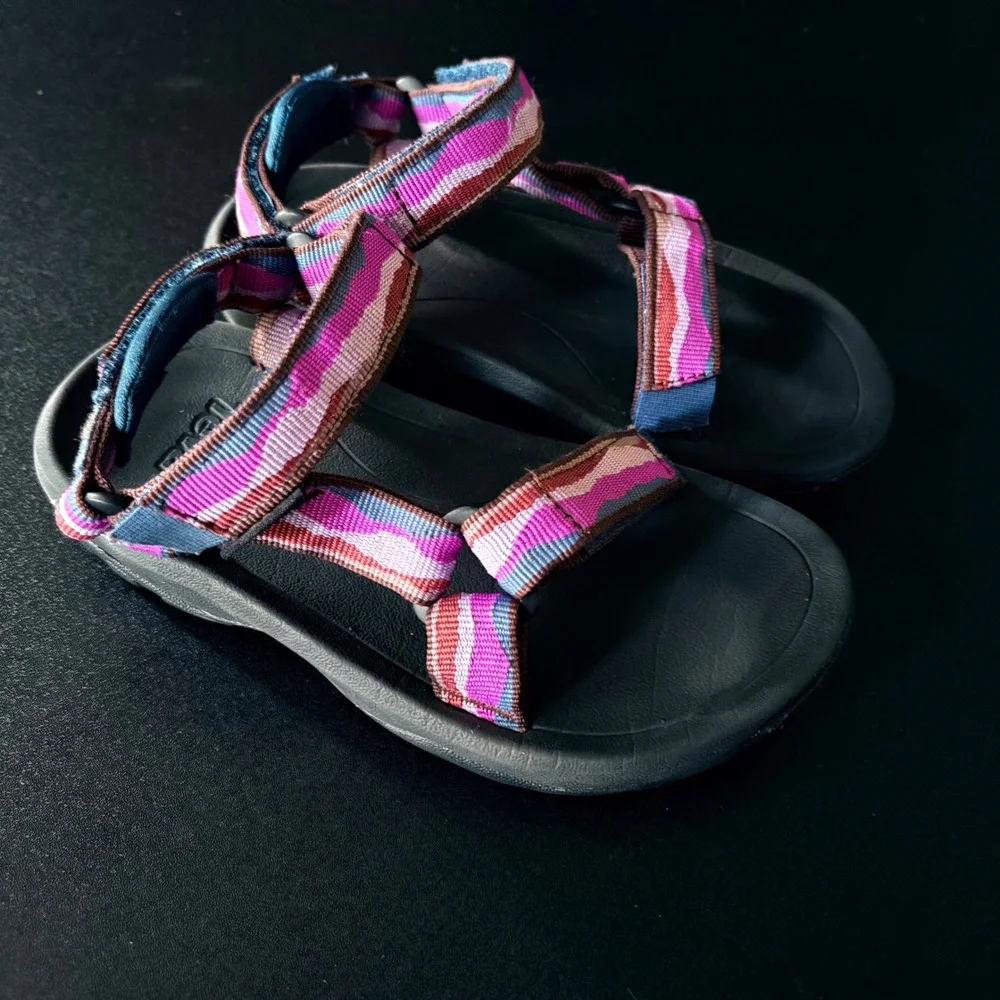 Teva Hurricane XLT2 sandals Kids size 11 no tie summer purple girls easy slip on